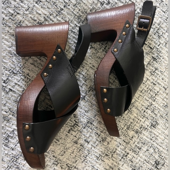 Beautiful Kenneth Cole Reaction made in Italy shoes with studded details - Picture 2 of 4